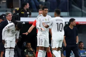 le real madrid bat l'espanyol et conserve la tête de la liga