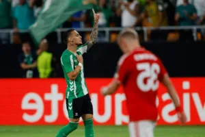 التعادل يحسم موقعة ريال بيتيس ونوتنجهام فوريست 2 2