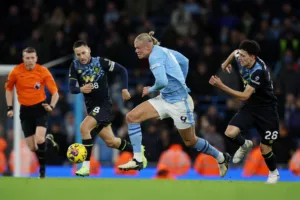 القنوات المفتوحة الناقلة لمباراة مانشستر سيتي وبيرنلي في الدوري الإنجليزي