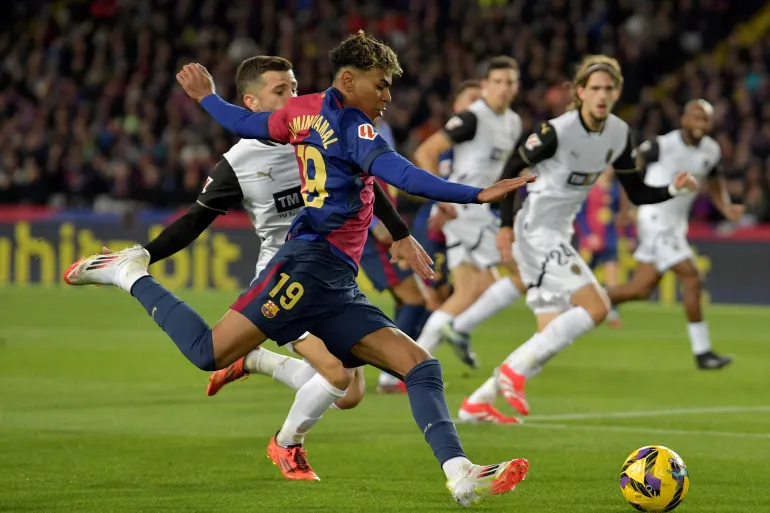 القنوات المفتوحة الناقلة لمباراة برشلونة وفالنسيا في الدوري الإسباني