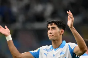 المغربي نايف أكرد يتوج بطلاً في قمة باريس سان جيرمان ضد مارسيليا اليوم