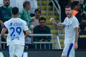 كلاسيكو الأهلي والهلال ينتهي بتعادل مثير