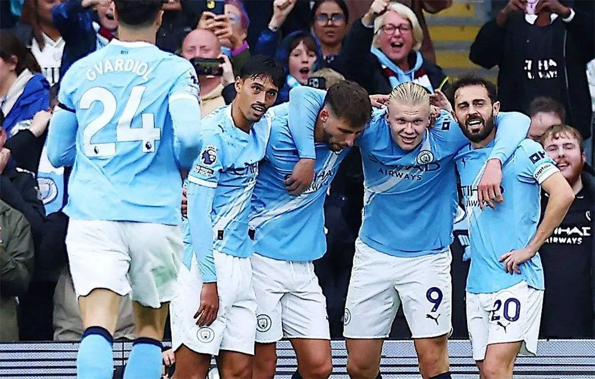 مانشستر سيتي يهزم نابولي بهدفين دون رد في دوري الأبطال