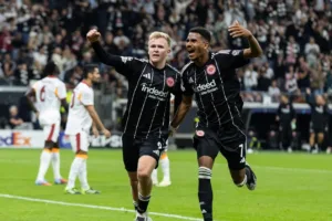 فرانكفورت يكتسح جالاتا سراي ولشبونة تحقق فوزاً كاسحاً