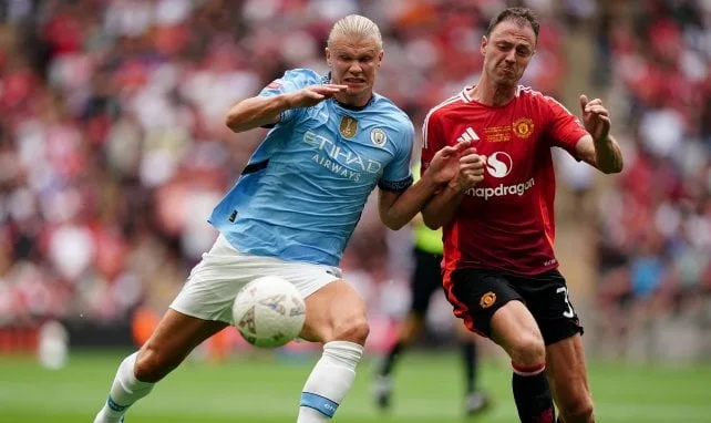 تعرف على معلق مباراة مان سيتي ضد مانشستر يونايتد في الدوري الإنجليزي الممتاز