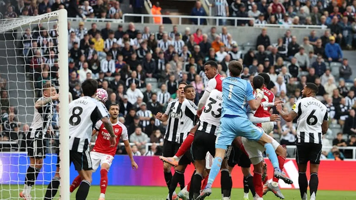 أرسنال يهزم نيوكاسل في وقت ميت ويقترب من الصدارة