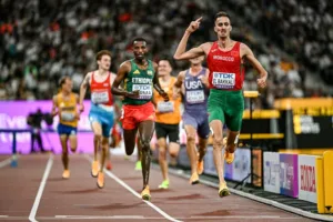 القنوات المفتوحة الناقلة لسباق سفيان البقالي ببطولة العالم ل33000 متر موانع .