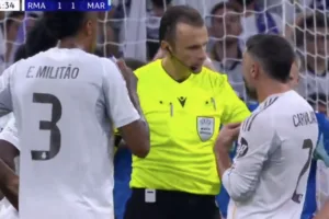 طرد مثير لكارفخال في مباراة ريال مدريد ومارسيليا