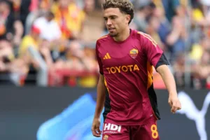 روما يتجاوز نيس بهدفين لهدف في الدوري الأوروبي