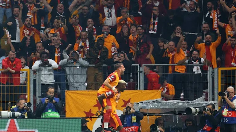 أوسيمين يسجل أول أهدافه مع غلطة سراي أمام ليفربول