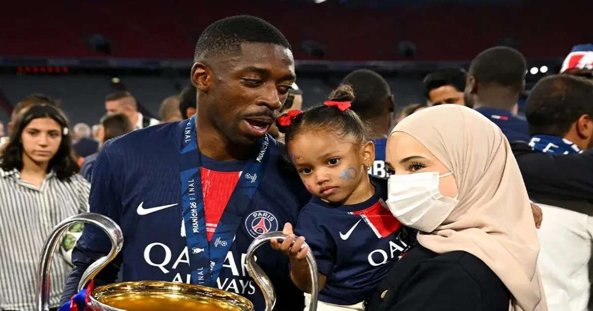 عثمان ديمبيلي يفوز بجائزة الكرة الذهبية 2025