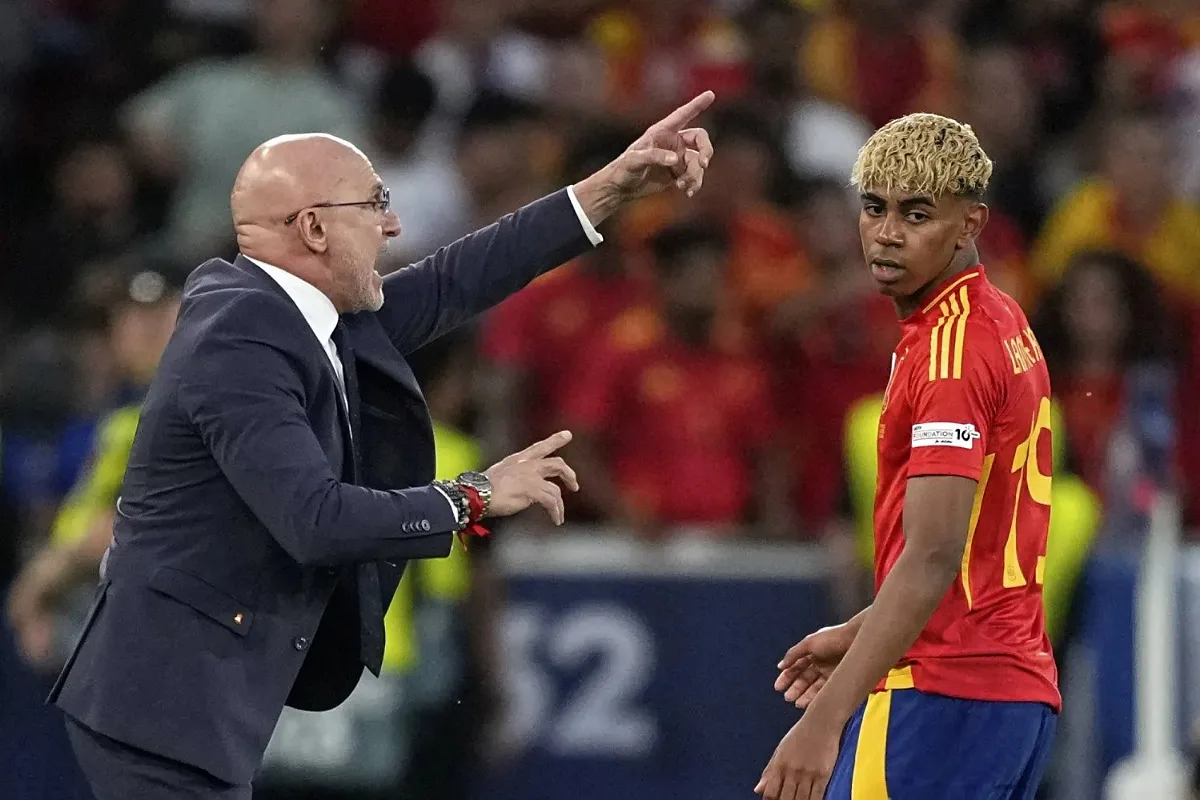 مدرب لاروخا يشعل الجدال في إسبانيا ويستبعد لامين يامال عن المنتخب الإسباني لهذا السبب