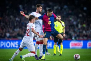 القنوات المفتوحة الناقلة لمباراة إشبيلية وبرشلونة في الدوري الإسباني