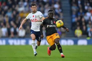 القنوات الناقلة لمباراة ليدز يونايتد وتوتنهام في الدوري الانجليزي الممتاز