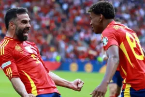 بعد واقعة الكلاسيكو.. كارفاخال يتخذ قرار مفاجئ في حق لامين يامال وبيدري