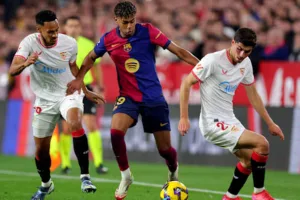 القنوات الناقلة لمباراة برشلونة وإشبيلية في الدوري الإسباني