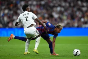 ماذا قال فينيسيوس لـ لامين بعد نهاية الكلاسيكو؟