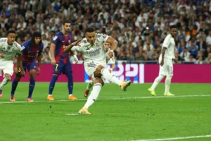 مبابي يضيع ضربة جزاء ويحرم ريال مدريد من هدف ثالث أمام برشلونة