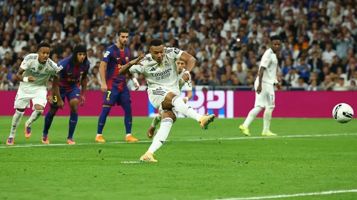 مبابي يضيع ضربة جزاء ويحرم ريال مدريد من هدف ثالث أمام برشلونة