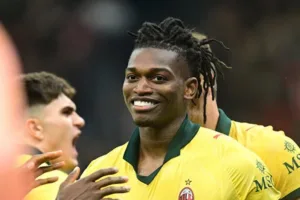 رفائيل لياو يقلب طاولة على فيورنتنا ويقود ميلان لصدارة الدوري الايطالي