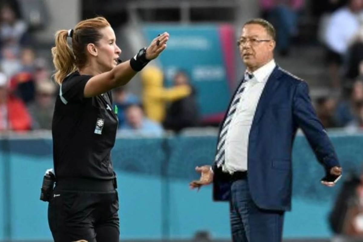 بشرى كربوبي تعلن أعتزالها عالم التحكيم نهائيًا وتوجه رسالة صادمة لفوزي لقجع