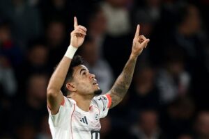 لويس دياز يتألق بثنائية مذهلة ويهز أسس باريس سان جيرمان في قمة أوروبية نارية