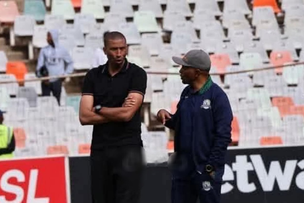 عبد السلام وادو يغضب المغاربة لتحفيزه لاعبيه في منتخب جنوب إفريقيا لحصد لقب كأس إفريقيا 2025