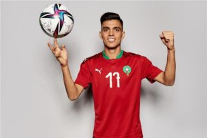 هل سيشارك أشرف بنشرقي في مباراة الإمارات بنصف نهائي كأس العرب 2025