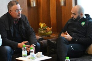 اجتماع طارئ بين فوزي لقجع ووليد الركراكي بعد تعادل المنتخب المغربي أمام مالي