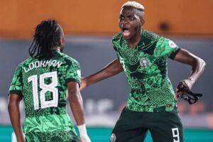 خبر مفرح للمنتخب الجزائري قبل ربع النهائي بمغادرة هداف منتخب نيجيريا معسكر بلاده