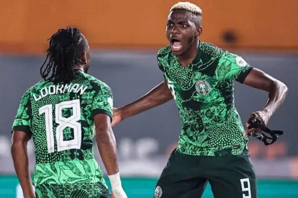 خبر مفرح للمنتخب الجزائري قبل ربع النهائي بمغادرة هداف منتخب نيجيريا معسكر بلاده