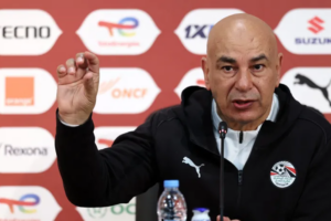 بالفيديو صحفي مغربي يصدم مدرب مصر حسام حسن يحرجه أمام الكاميرات