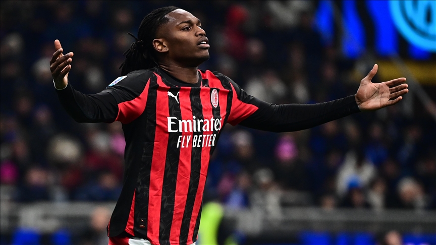 ميلان ينتزع الصدارة بهدف لياو في شباك كالياري