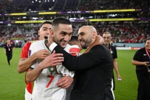 الركراكي يحسم الجدل بشأن تعويض أوناحي بعد الإصابة بحكيم زياش