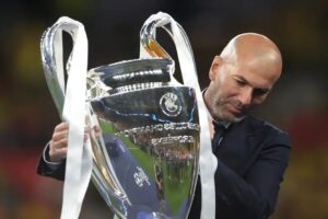 أخيرا زيدان يحسم الجدل بشأن تدريب ريال مدريد من “الديوك”