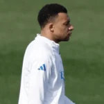 مدة غياب كيليان مبابي عن الميادين بعد مباراة بنفيكا