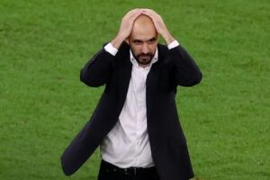 وليد الركراكي في ورطة كبيرة قبل كأس العالم بسبب خلافات نجوم المنتخب المغربي