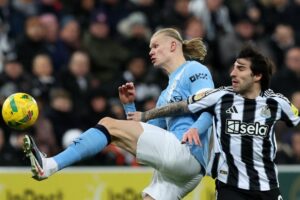 تعرف على معلق مباراة مانشستر سيتي ونيوكاسل يونايتد في كأس كاراباو 2026