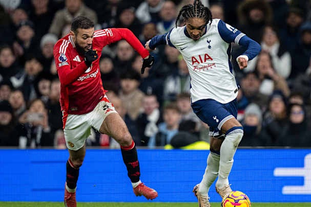 القنوات المفتوحة الناقلة لمباراة مانشستر يونايتد وتوتنهام هوتسبير في الدوري الإنجليزي الممتاز