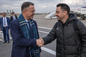 أنباء عن مفاوضات بين فوزي لقجع وتشافي هيرنانديز لتدريب المنتخب المغربي