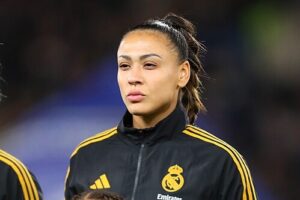 لاعبة ريال مدريد السابقة تعلن إسلامها رسميًا بعد زيارة الحرم المكي