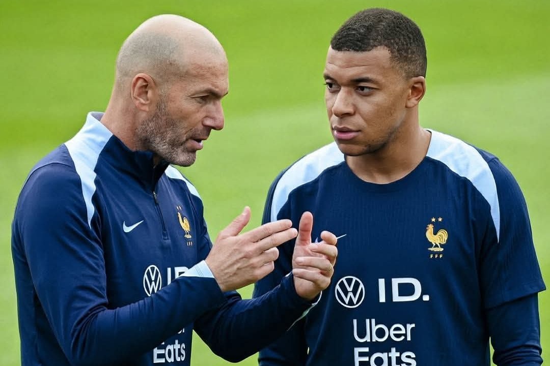 رسمياً.. زين الدين زيدان مدرباً جديداً لمنتخب فرنسا خلفاً لديشامب