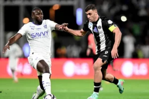 فيديو عبد الرزاق حمد الله بهذل دفاعات الهلال وسجل هدف عالمي على ياسين بونو