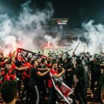 بالفيديو : اعتداء على فريق وجماهير الجيش الملكي باستاد القاهرة من أنصار الأهلي والأمن المصري