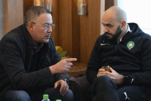 اجتماعات حاسمة بين فوزي لقجع ووليد الركراكي لتوصل إلى أتفاق ودي من أجل أقالة 