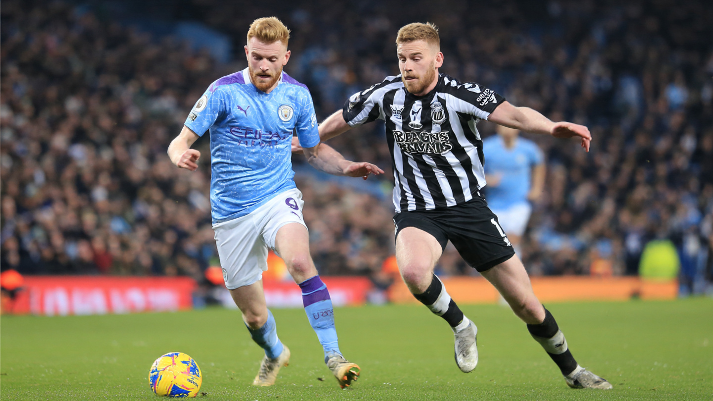 القنوات المفتوحة الناقلة لمباراة مانشستر سيتي ضد نيوكاسل اليوم في نصف نهائي كأس كاراباو