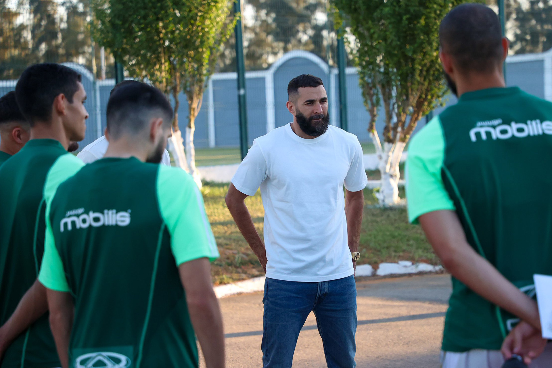 أنباء عن تلميح كريم بنزيما للعب مع المنتخب الجزائري في كأس العالم 2026 حقيقة أم مجرد تكهنات