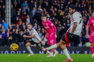 القنوات الناقلة لمباراة فولهام ضد وست هام يونايتد اليوم في الدوري الإنجليزي