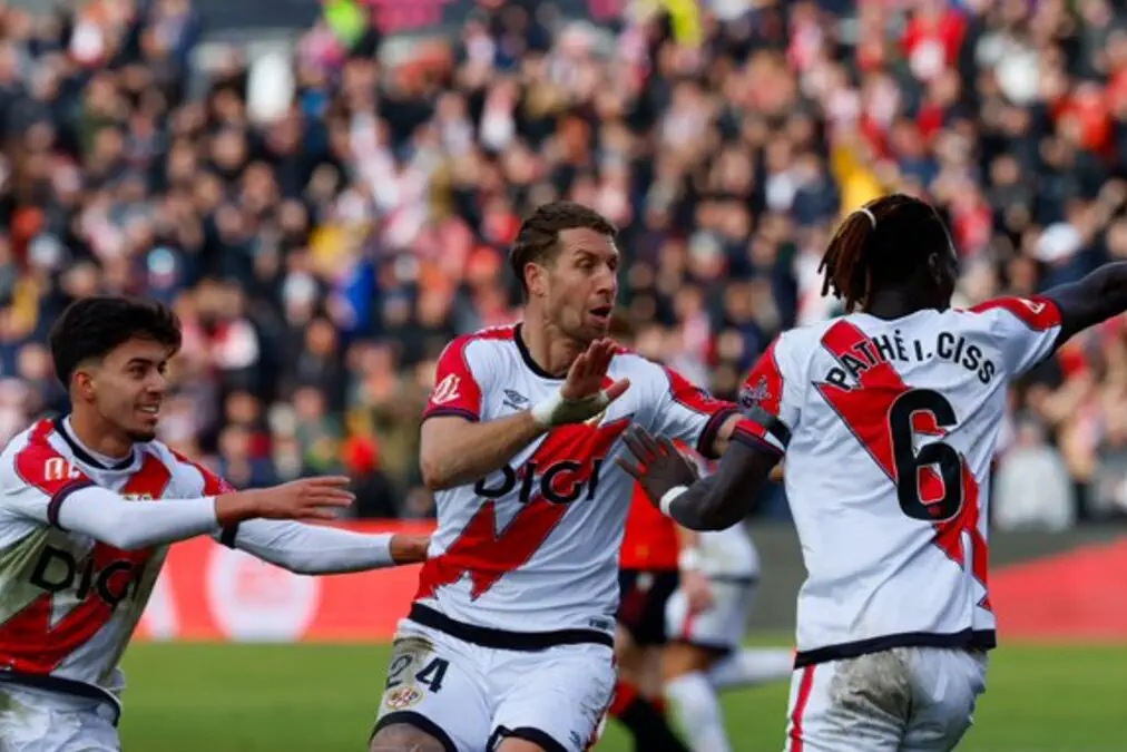 باتي سيس يكشف موقفًا إنسانيًا مع إلياس أخوماش بعد رفضه ميداليتي لنهائي كأس إفريقيا