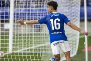 إلياس شعيرة يسجل هدفا رائعا ويقود ريال أوفيدو لتعادل مثير أمام فياريال في الدوري الإسباني